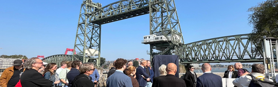 Plaquette Treasure of European Film Culture voor Ivens' De brug onthuld